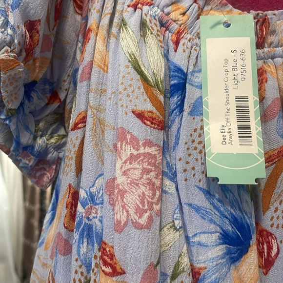 Blouse from dee elly floral and very good quality - Picture 2 of 4